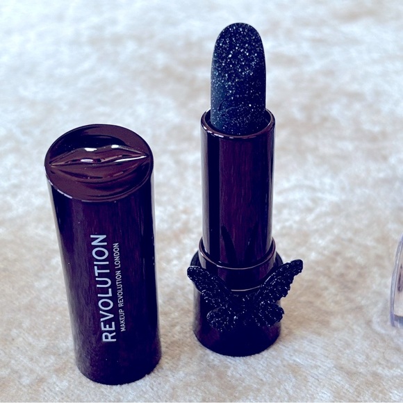Brand New Revolution Vampire Kiss Lip Stain & Enchanted Kiss Black Lipstick - Picture 6 of 14